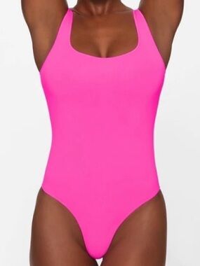 NWT Skims Essentials Scoop Bodysuit L/XL